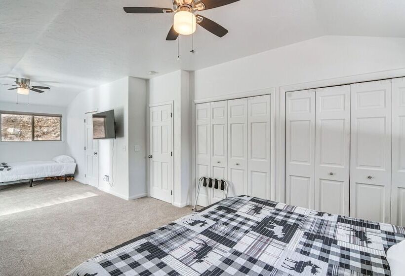 Riverfront Pine Cabin W/ Hot Tub & Mountain Views!