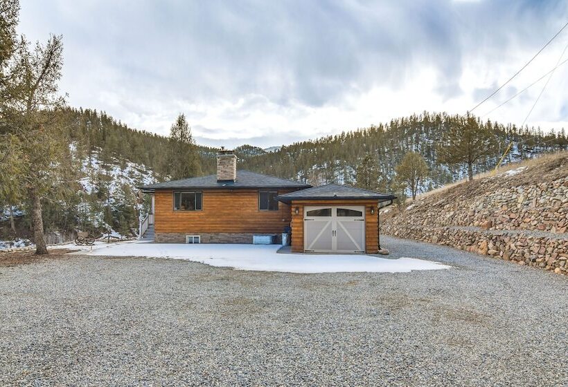 Riverfront Pine Cabin W/ Hot Tub & Mountain Views!