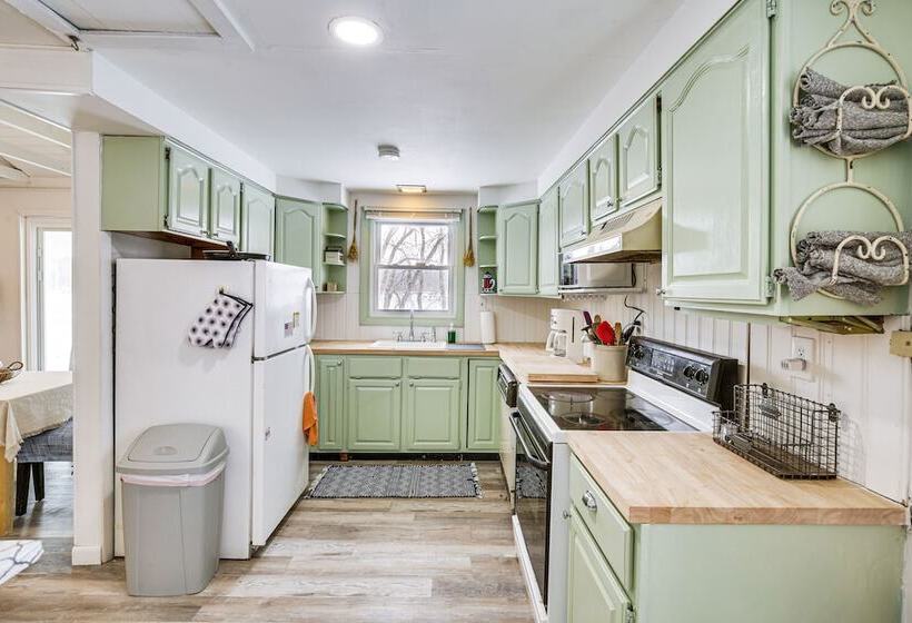 Riverfront Topsham Home ~ 28 Mi To Portland!