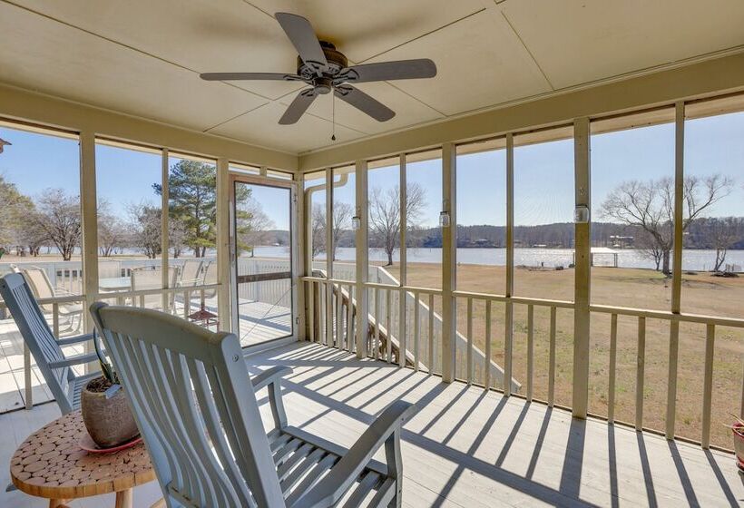 Riverfront Wilsonville Home W/ Dock & Fire Pit!