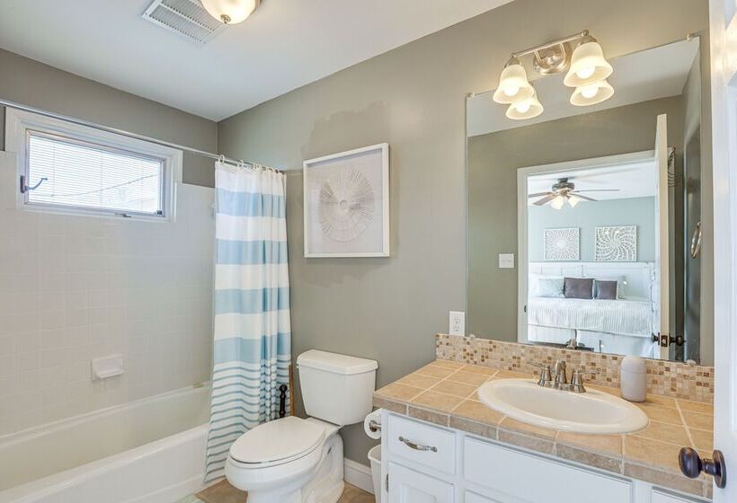 Riverfront Wilsonville Home W/ Dock & Fire Pit!