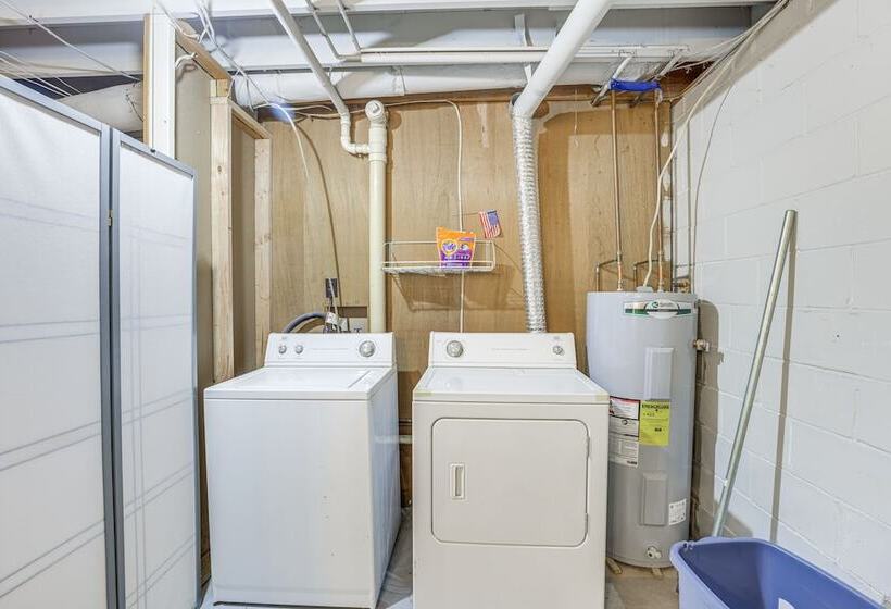 Riverfront Wilsonville Home W/ Dock & Fire Pit!