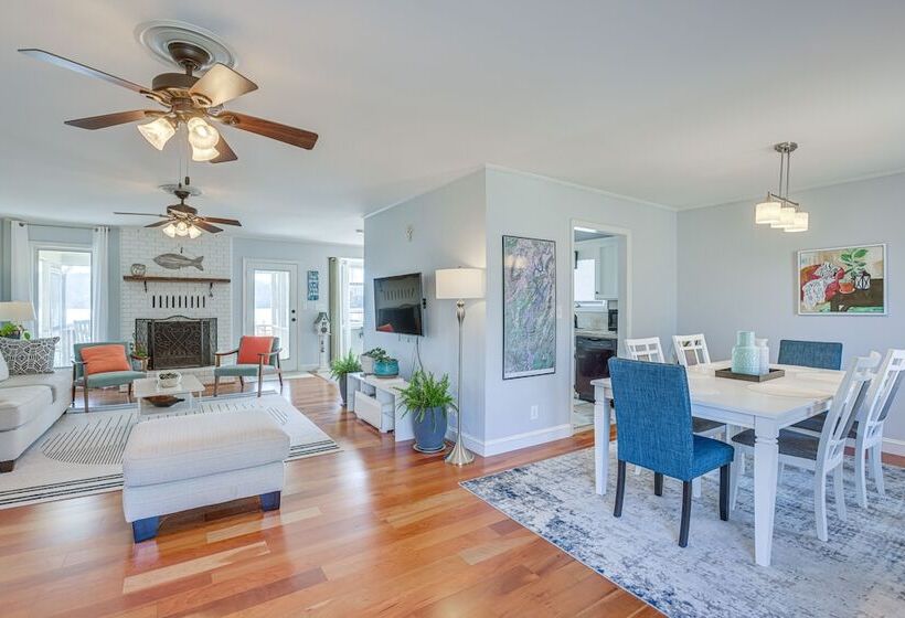 Riverfront Wilsonville Home W/ Dock & Fire Pit!