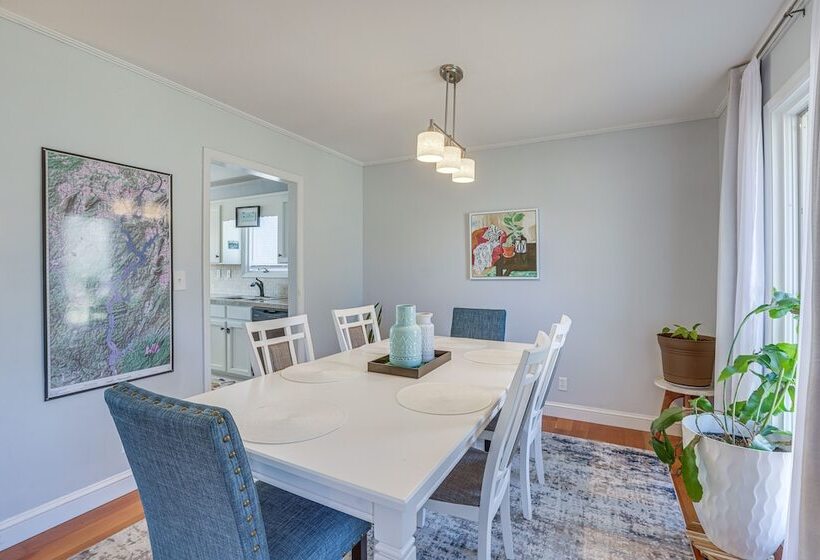 Riverfront Wilsonville Home W/ Dock & Fire Pit!