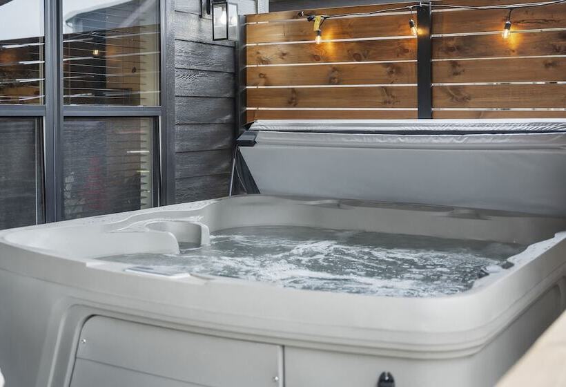 Rocky Shores Retreat   Indoor Pool Open