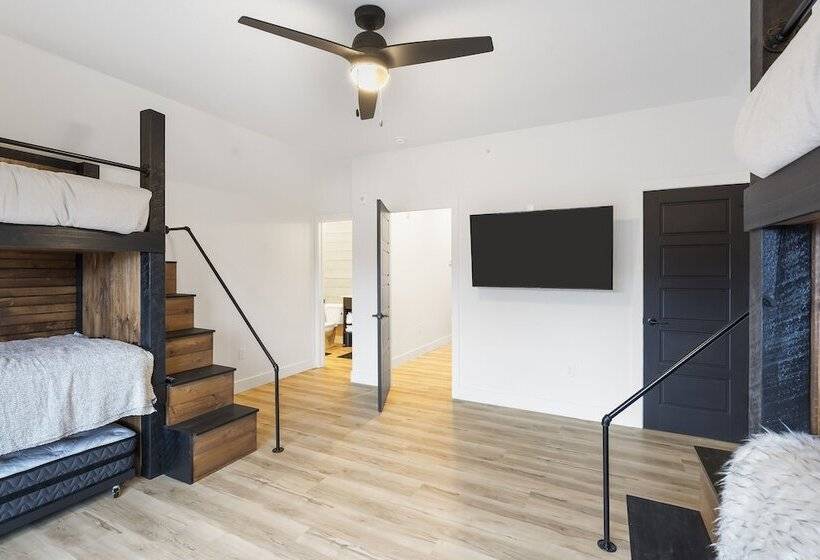 Rocky Shores Retreat   Indoor Pool Open