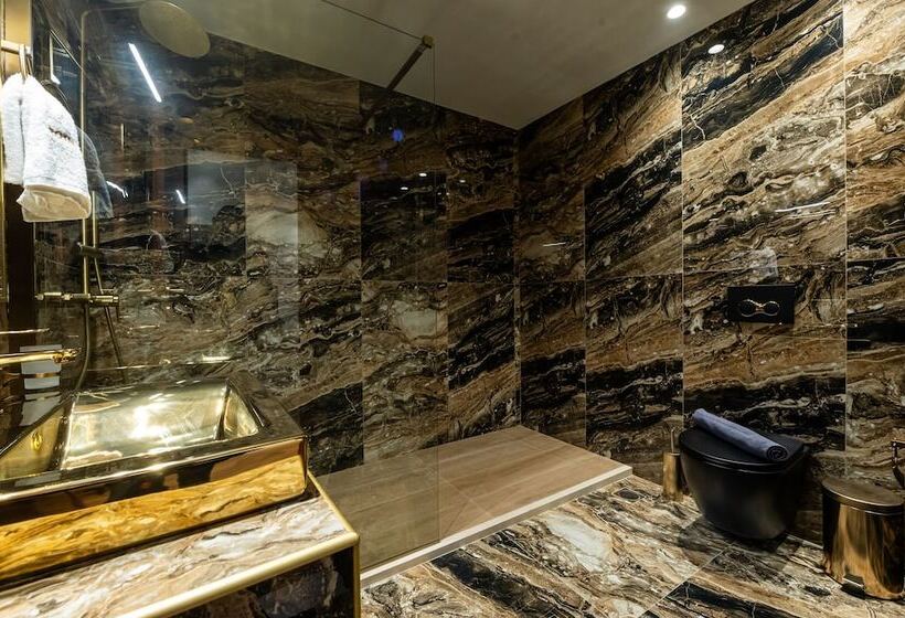 Royal Gold City Suites