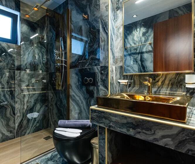 Royal Gold City Suites