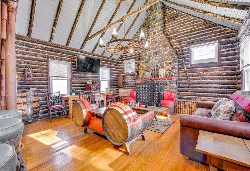Rustic Blakeslee Cabin W/ Gas Grill Near Skiing!