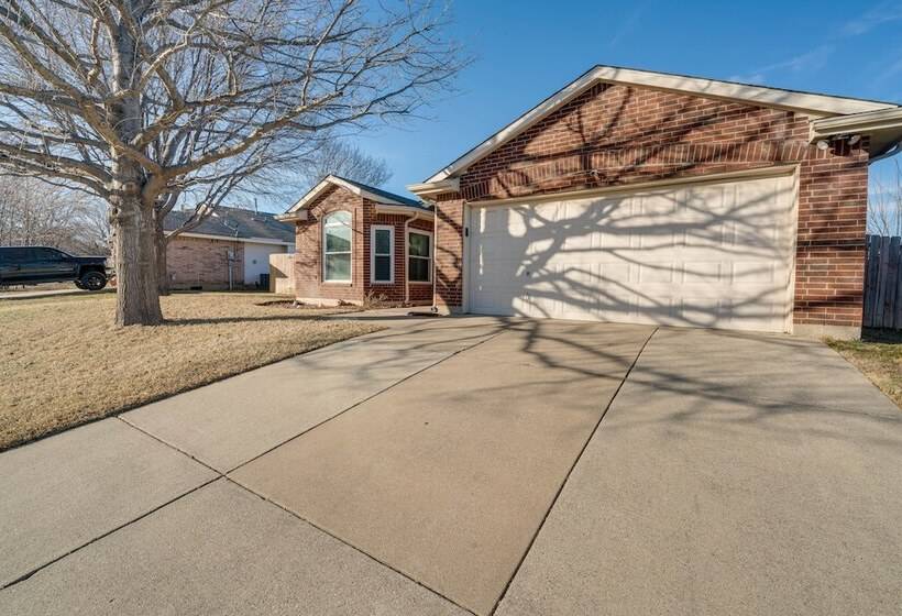 Saginaw Home W/ Fenced Yard: 11 Mi To Fort Worth!
