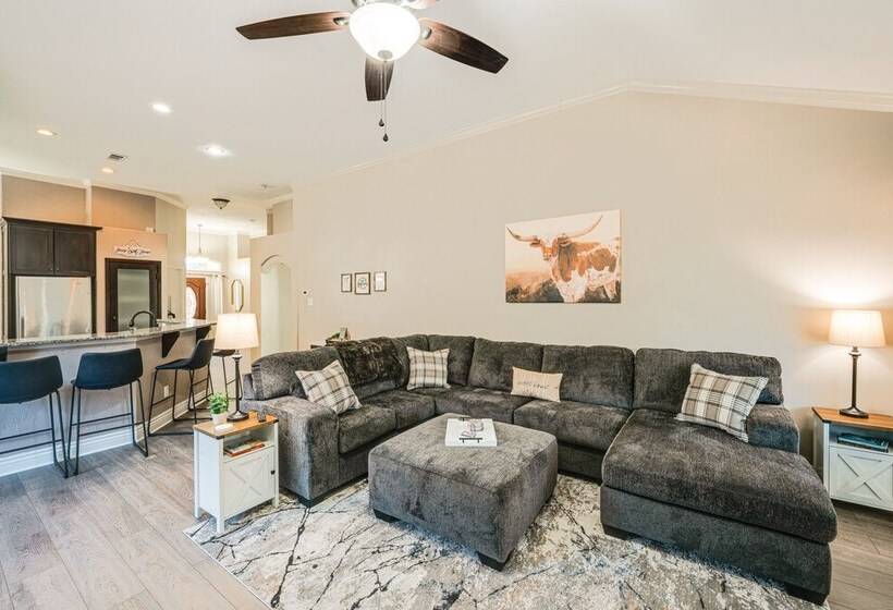 Saginaw Home W/ Fenced Yard: 11 Mi To Fort Worth!