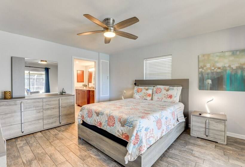 Sarasota Home W/ Heated Pool: 3 Mi To Airport!