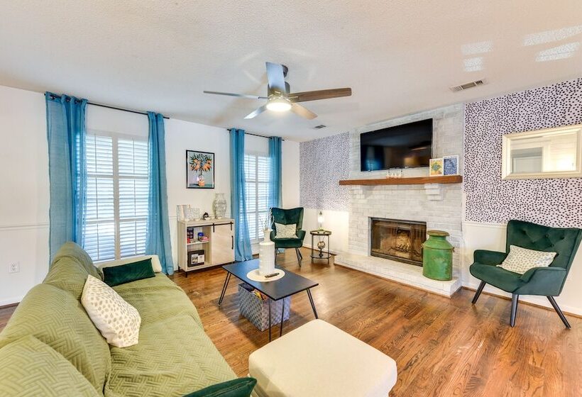 Savannah Home: Close To Bike Trails & Beaches!