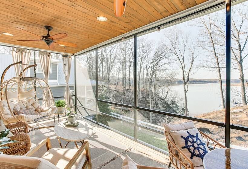 Scottsville Cottage: Fire Pit & All Year Lake View