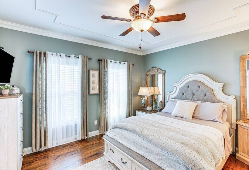 Scottsville Cottage: Fire Pit & All Year Lake View