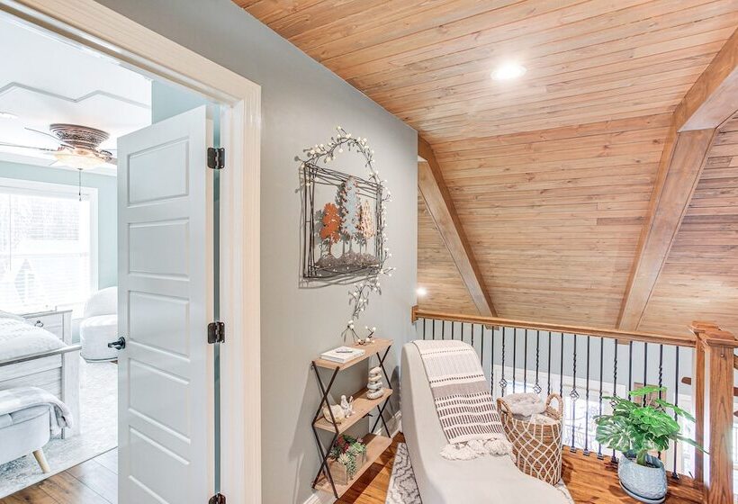 Scottsville Cottage: Fire Pit & All Year Lake View