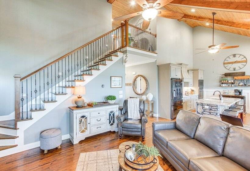 Scottsville Cottage: Fire Pit & All Year Lake View