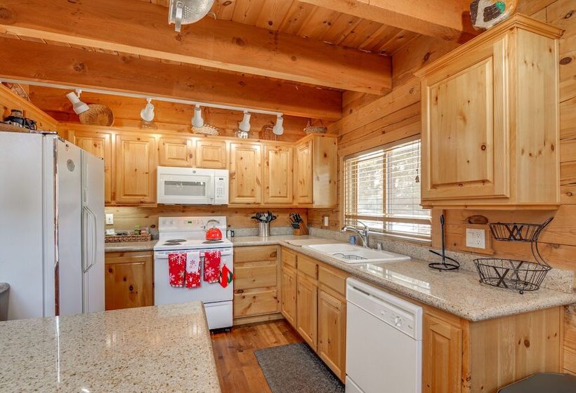 Secluded Cabin Near Lake, 18 Mi To Brian Head!