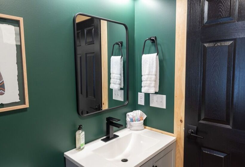 Secluded Naples Cabin W/ Deck & Stream Views