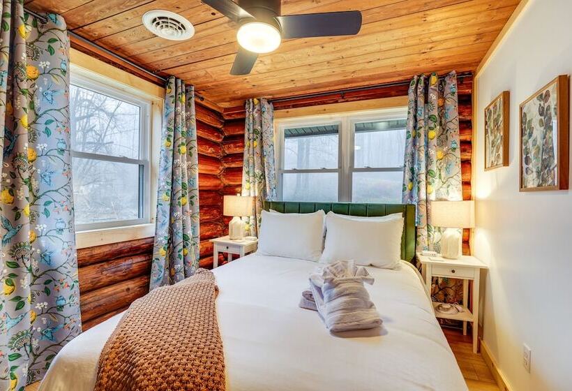 Secluded Naples Cabin W/ Deck & Stream Views