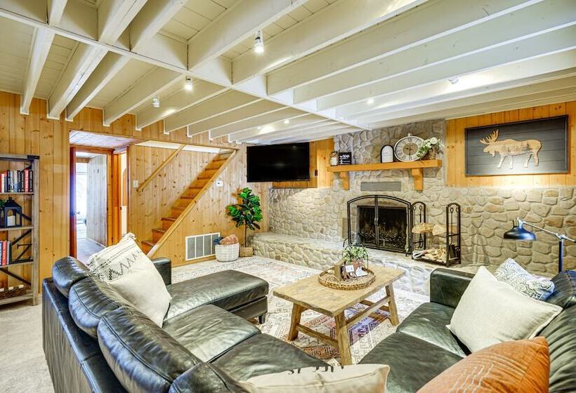 Solitude Mountain Cabin: Creek Side View & Hot Tub