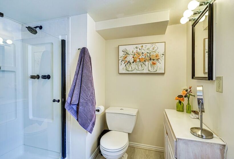 Solitude Mountain Cabin: Creek Side View & Hot Tub