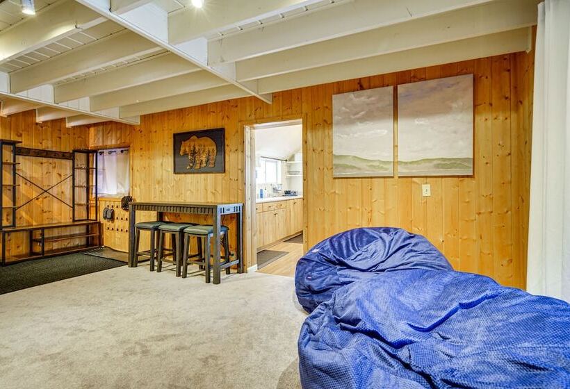 Solitude Mountain Cabin: Creek Side View & Hot Tub