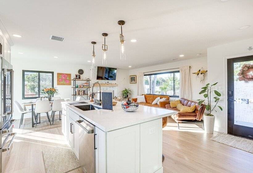 South Oceanside Gem W/ Pool & Spa   2 Mi To Beach!