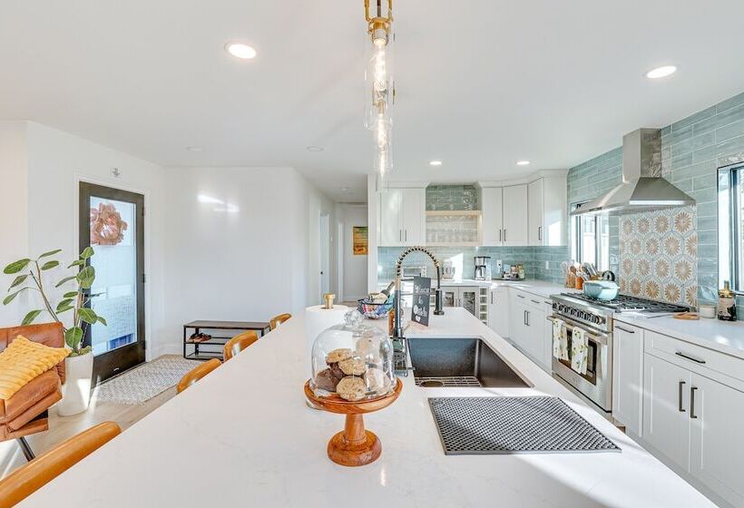 South Oceanside Gem W/ Pool & Spa   2 Mi To Beach!