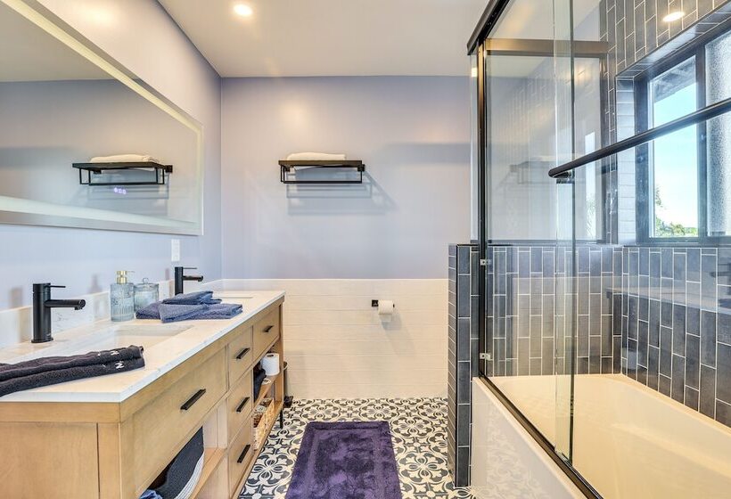 South Oceanside Gem W/ Pool & Spa   2 Mi To Beach!