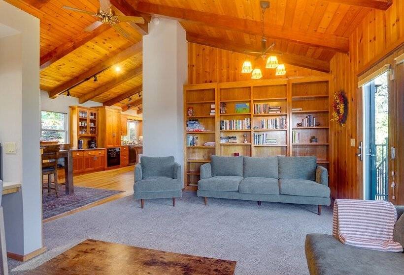 Spacious Colfax Cabin Near Rollins Lake