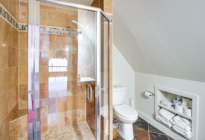 North Georgia Log Home W/ Long Range Views