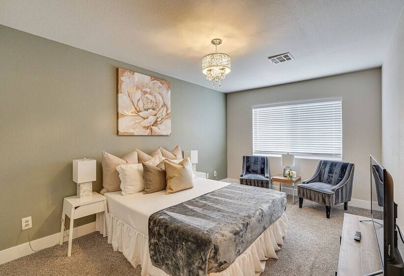 Spacious Henderson Home: 7 Mi To Vegas Strip