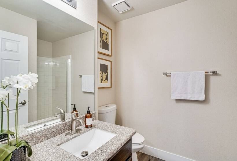 Spacious Henderson Home: 7 Mi To Vegas Strip