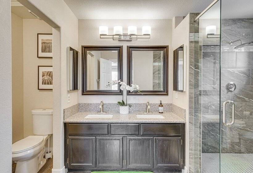 Spacious Henderson Home: 7 Mi To Vegas Strip