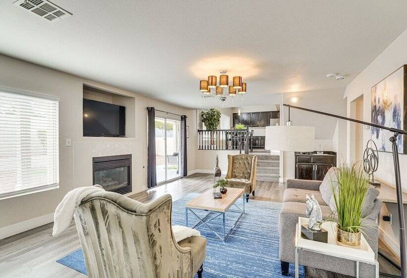 Spacious Henderson Home: 7 Mi To Vegas Strip