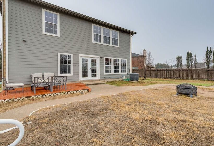 Spacious Leander Home W/ Yard & Fire Pit