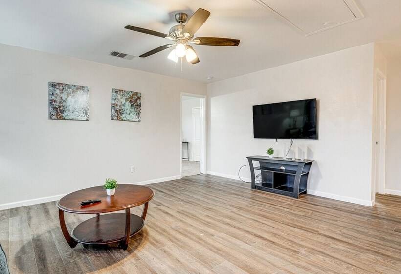 Spacious Leander Home W/ Yard & Fire Pit