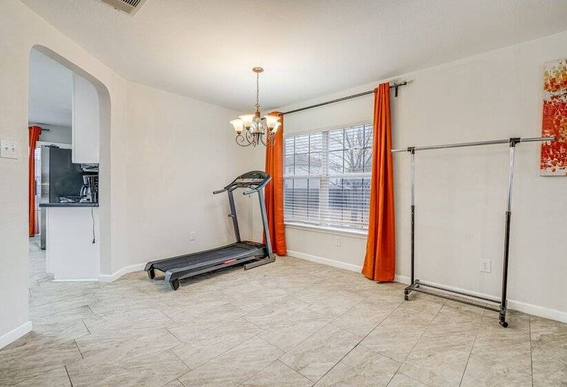Spacious Leander Home W/ Yard & Fire Pit