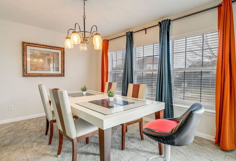 Spacious Leander Home W/ Yard & Fire Pit