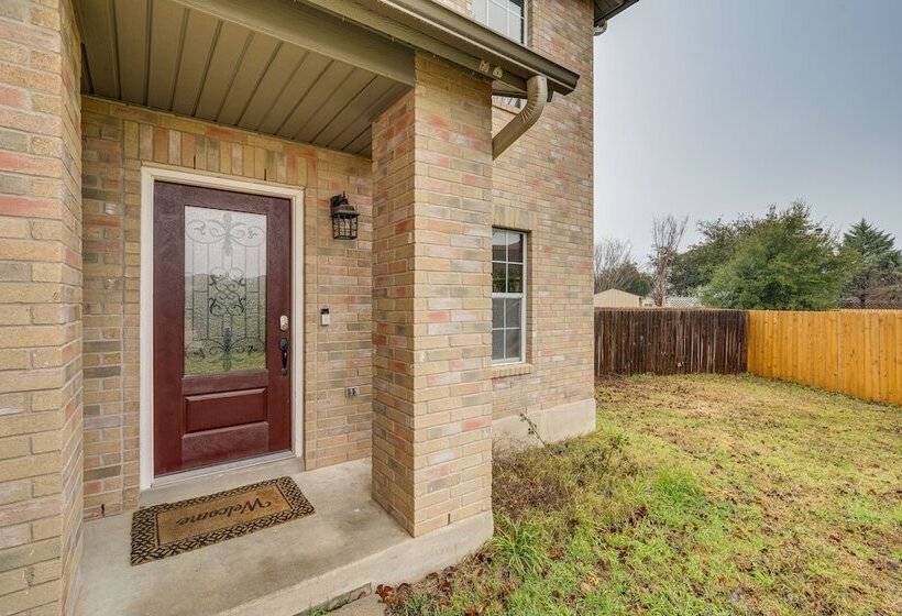 Spacious Leander Home W/ Yard & Fire Pit