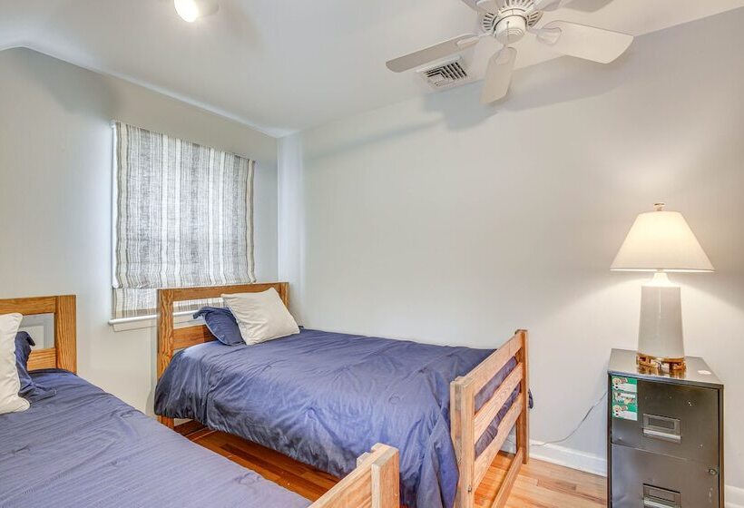 Spacious Mount Kisco Home < 1 Mi To Downtown!