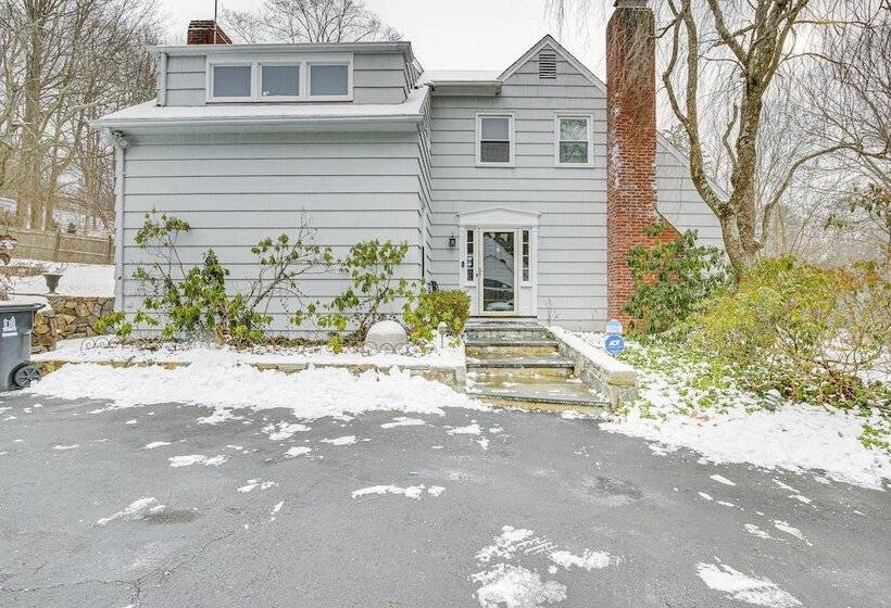 Spacious Mount Kisco Home < 1 Mi To Downtown!