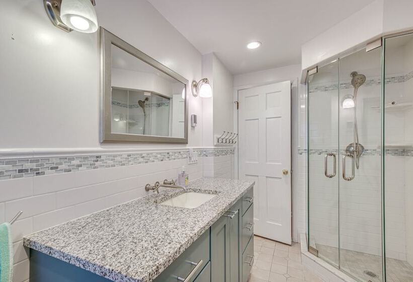 Spacious Mount Kisco Home < 1 Mi To Downtown!