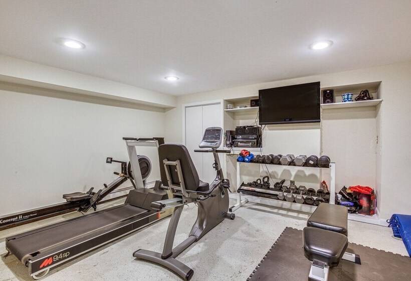 Spacious Mount Kisco Home < 1 Mi To Downtown!