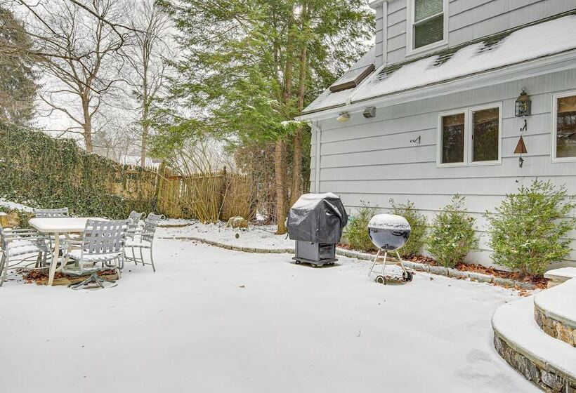 Spacious Mount Kisco Home < 1 Mi To Downtown!