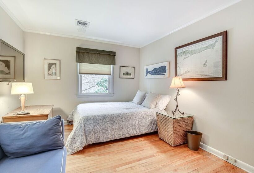 Spacious Mount Kisco Home < 1 Mi To Downtown!