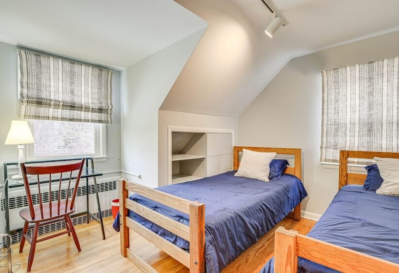 Spacious Mount Kisco Home < 1 Mi To Downtown!