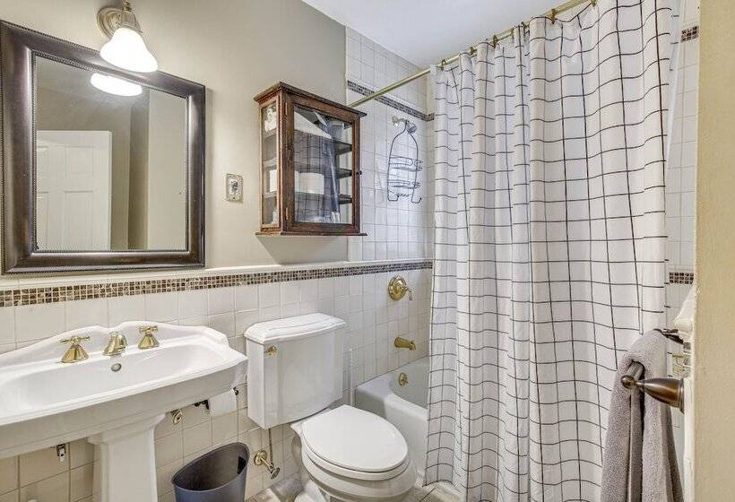 Spacious Mount Kisco Home < 1 Mi To Downtown!