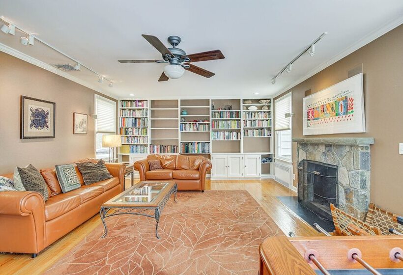 Spacious Mount Kisco Home < 1 Mi To Downtown!